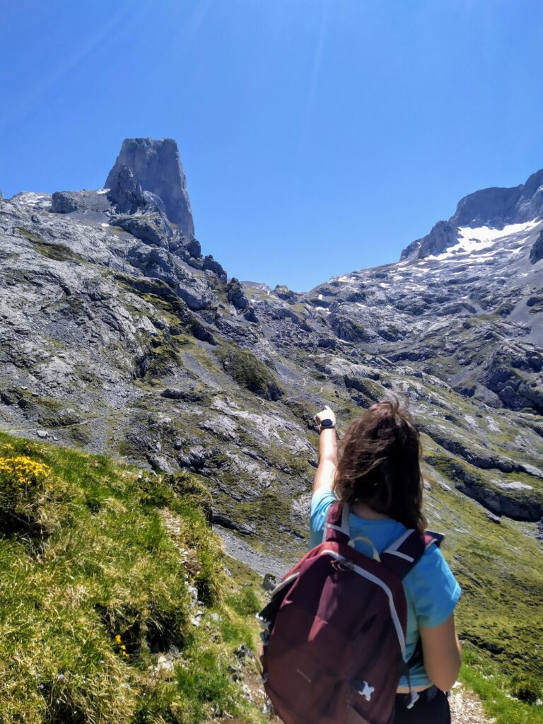 Refugio de Urriellu desde Sotres